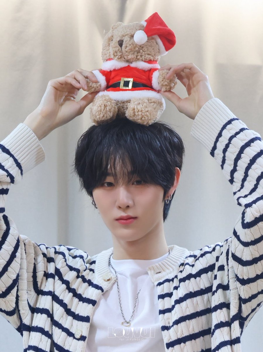 J1YUNSEO's tweet photo. 251213 🎄
🎅메리 크리스마스🧸

#이븐 #지윤서 #EVNNE #JIYUNSEO #チユンソ #ユンソ https://t.co/WdtBX8NQFW