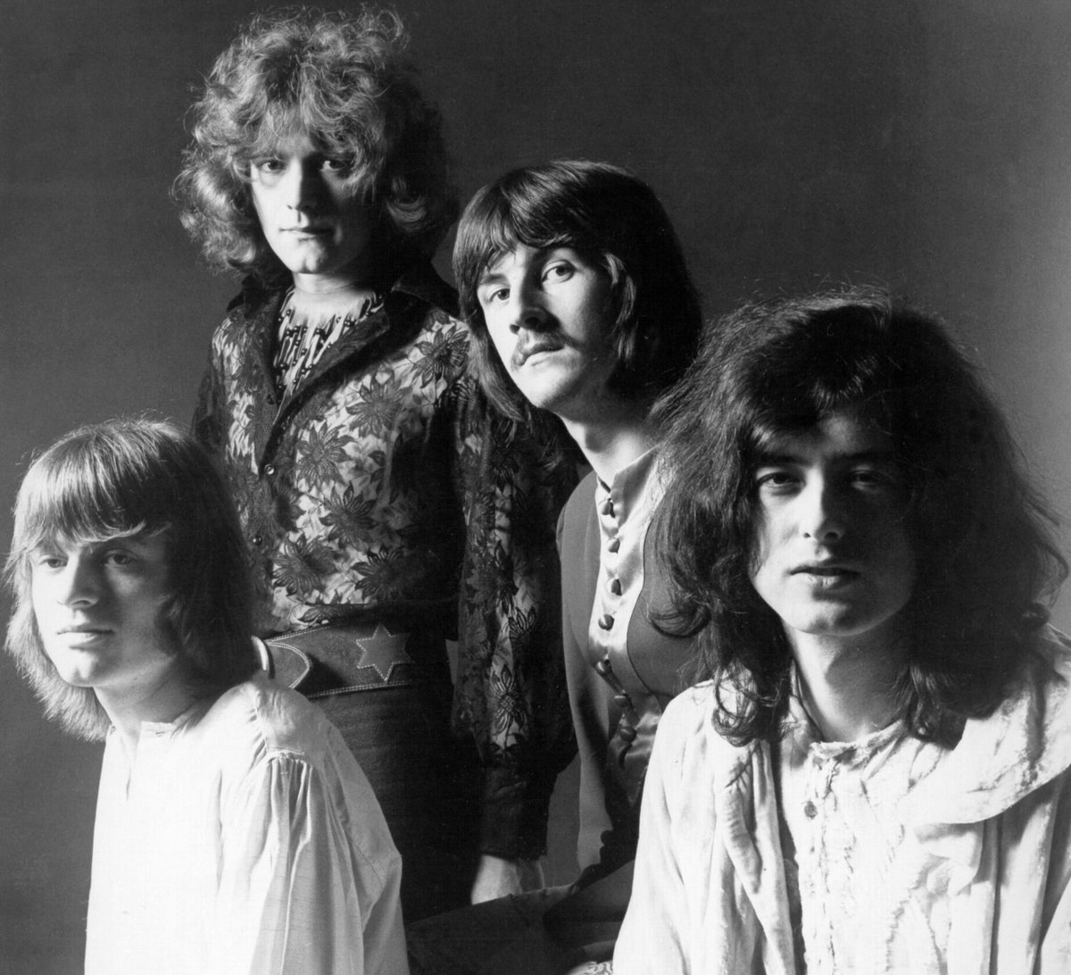 Programa especial a LONGITUD D'ONA dedicat a LED ZEPPELIN, des de <a href="/RADIOSTARTERRAS/">Radio Star Terrassa</a> dia 26, de 15 a 17 hores. Repasarem les 20 millors cançons de la banda anglesa. Bones Festes‼️<a href="/ramon_felis/">Ramon Felis Pérez</a>