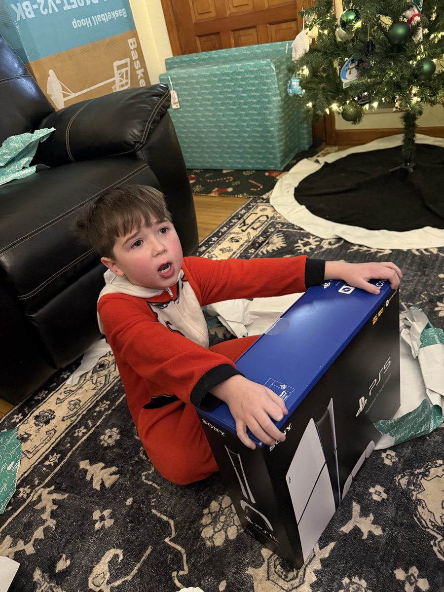 in4ale's tweet image. he couldn’t believe it 😭