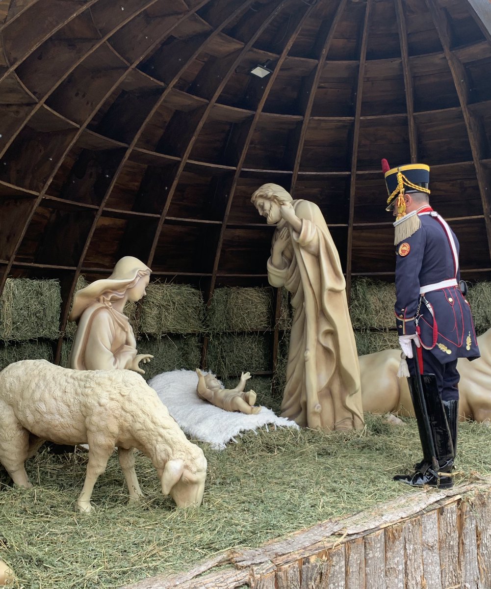 ¡Buen jueves para todos! ¡Feliz Navidad!🇦🇷 🐴#BuenJueves #FelizJueves    #HerederosDelLibertador #UnRegimientoConHistoria #SomosHistoriaViva #Granaderos