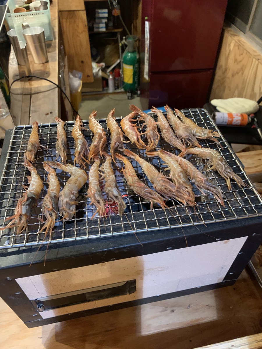 Wappu30's tweet photo. 塩屋でドロエビ食べれる日が来るとは！！😭　
これからは干物が身近になるー！
＠横山商店 https://t.co/Jwld584wpX