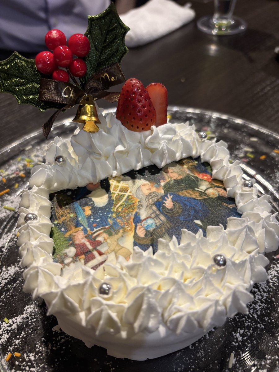 ff14pk's tweet photo. I won big prize at eozea cafe! They're giving Christmas’s cake instead of a toast this year 😊🎂 https://t.co/9sCLg6Nkeh