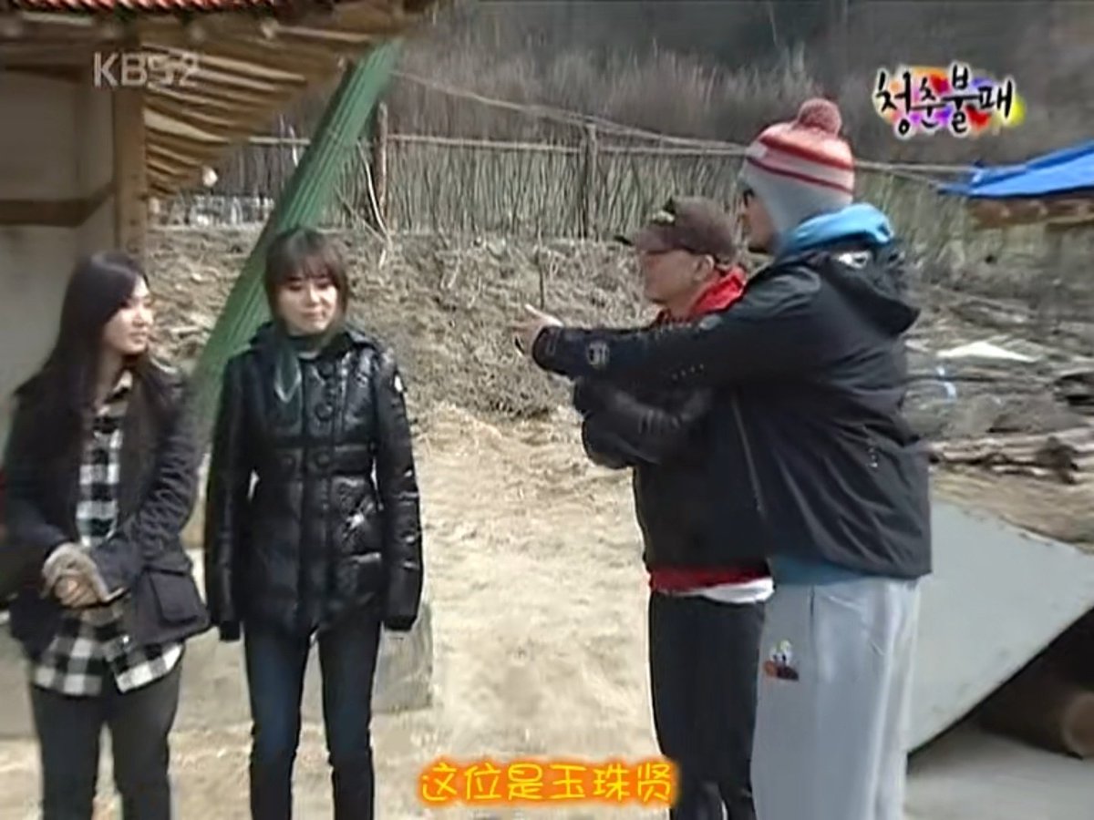 아니 어쩐지 이 옷이 왜 이렇게 눈에 익다 했더니..