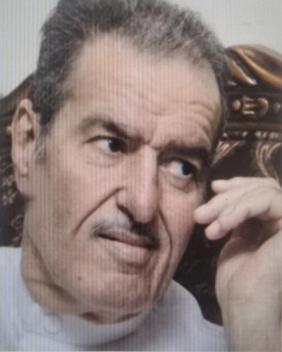 الأستاذ أحمد بن حدّي التونسي رحمه الله، ولد في تونس ونشأ وتـرعـرع ودرس بالمدينة المنورة ونال قـسـطاً مـن التعليـم، عمـل في شبابه بتجارة القِماش وبيعه مع رحيمه العم عبدالرحمن صيـرفي، ثم عمل في حـفـر الآبـار الارتـوازيــة، كـان رجـلاً محبـوباً وصاحـب شخـصيـة مـرنـة، تـوفي الأسـتاذ