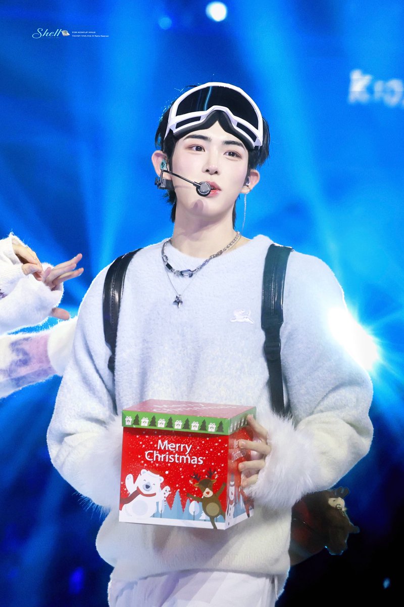 shell_minje's tweet image. 251225 SBS

Merry Christmas～🎁

#킥플립 #KickFlip #MINJE #민제