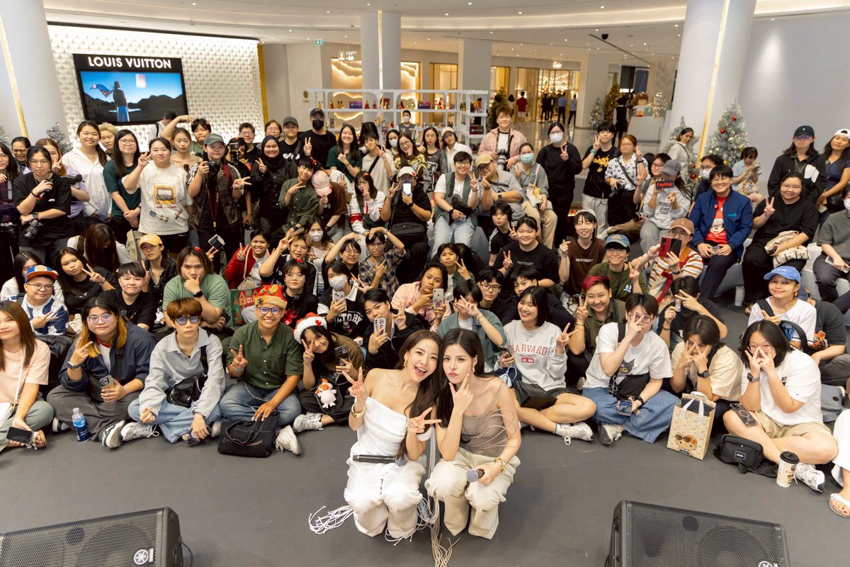 yglseries's tweet image. คริสต์มาสปีนี้ สยามพารากอนอบอวลไปด้วยบรรยากาศแห่งความสุขและความอบอุ่น เมื่อคู่จิ้นเกิร์ลเลิฟสุดฮอต เฟย์–กัญญาพัชร ณ นคร และ เมษ์–ญดา วัชระมูสิก มาร่วมส่งต่อรอยยิ้มและความสุขให้กับแฟนๆ 🎄🎁✨

#FayMay #fay_riezz #maywyda
#SiamParagonxFayMay

ณ แฟชั่น ฮอลล์ ชั้น 1 สยามพารากอน…