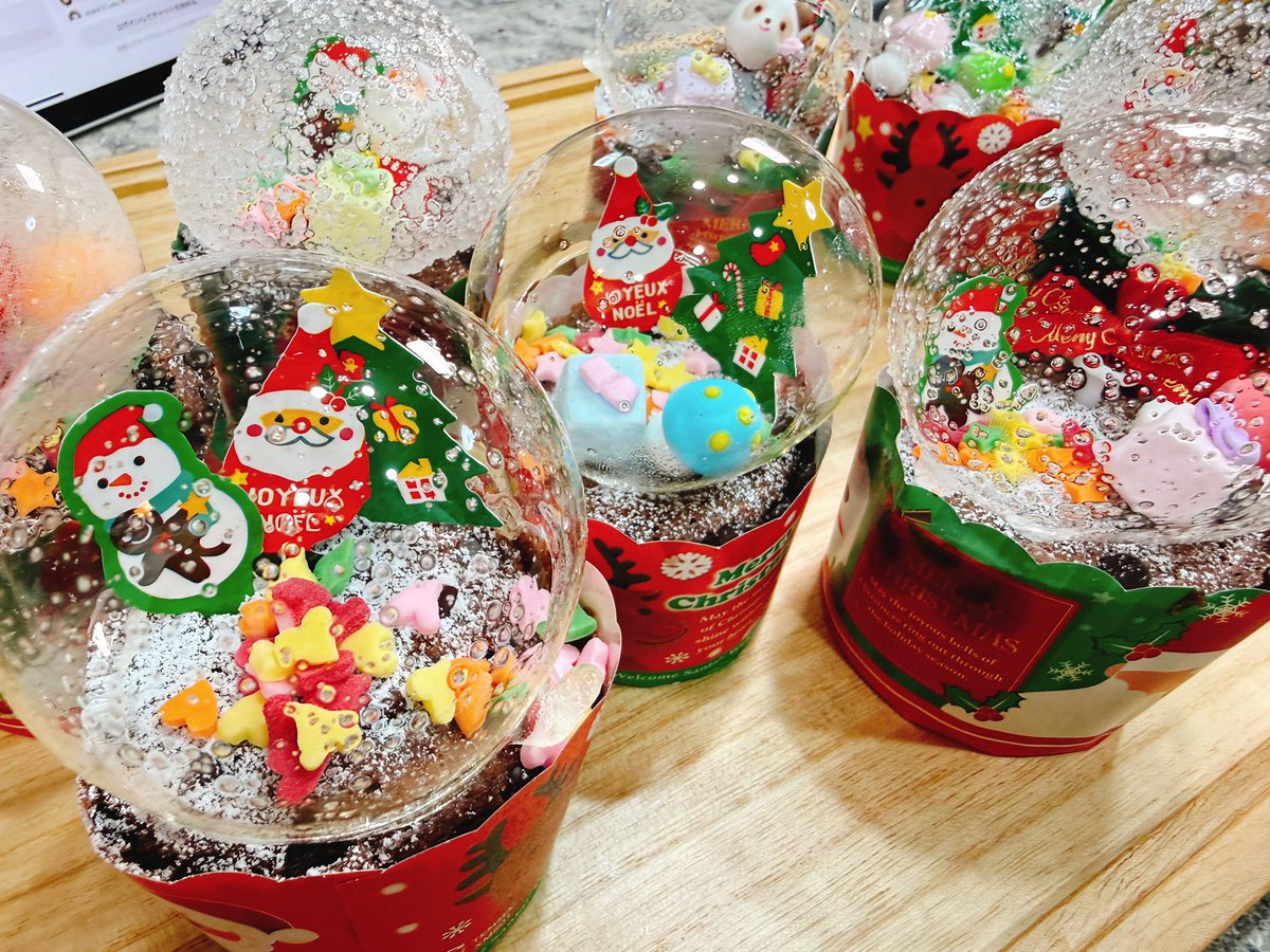 _amatsuki_'s tweet photo. ✧*｡🎄𝐌𝐞𝐫𝐫𝐲𝐂𝐡𝐫𝐢𝐬𝐭𝐦𝐚𝐬🎄✧*｡

今年はスノードームケーキに挑戦しました！！🎅⛄️🎂
まーーーじで難しくて耐久配信になってもうた
でも美味しくある程度上手く作れたので満足です！

みんなも良いクリスマスを〜✌(’ω’) https://t.co/N2QWCMNZCI