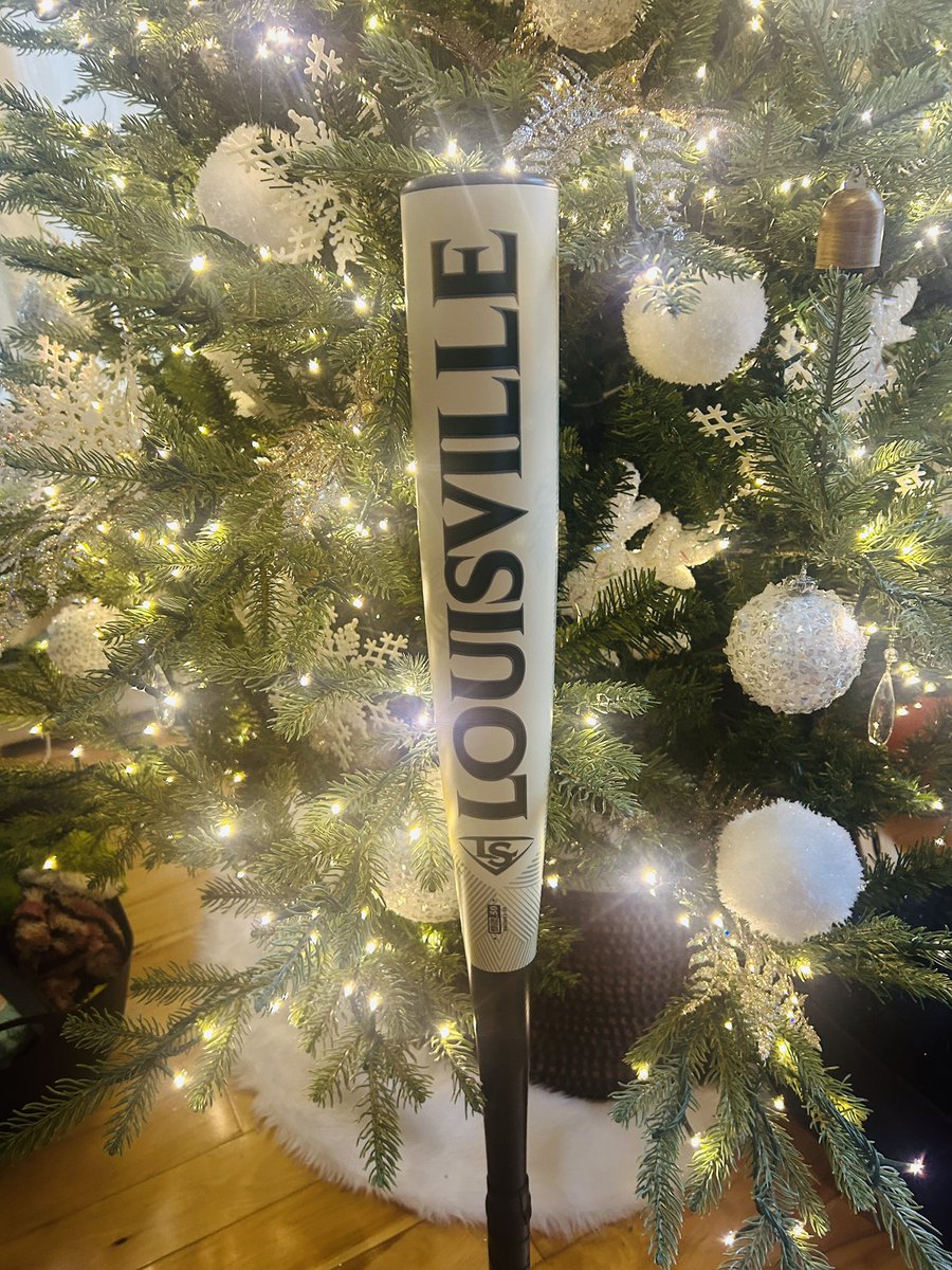 AdamLandry2030's tweet photo. Just got the new Louisville slugger Omaha for Christmas! I hope you had a good Christmas too. #baseball #christmas #bat https://t.co/ZEQokuGblQ