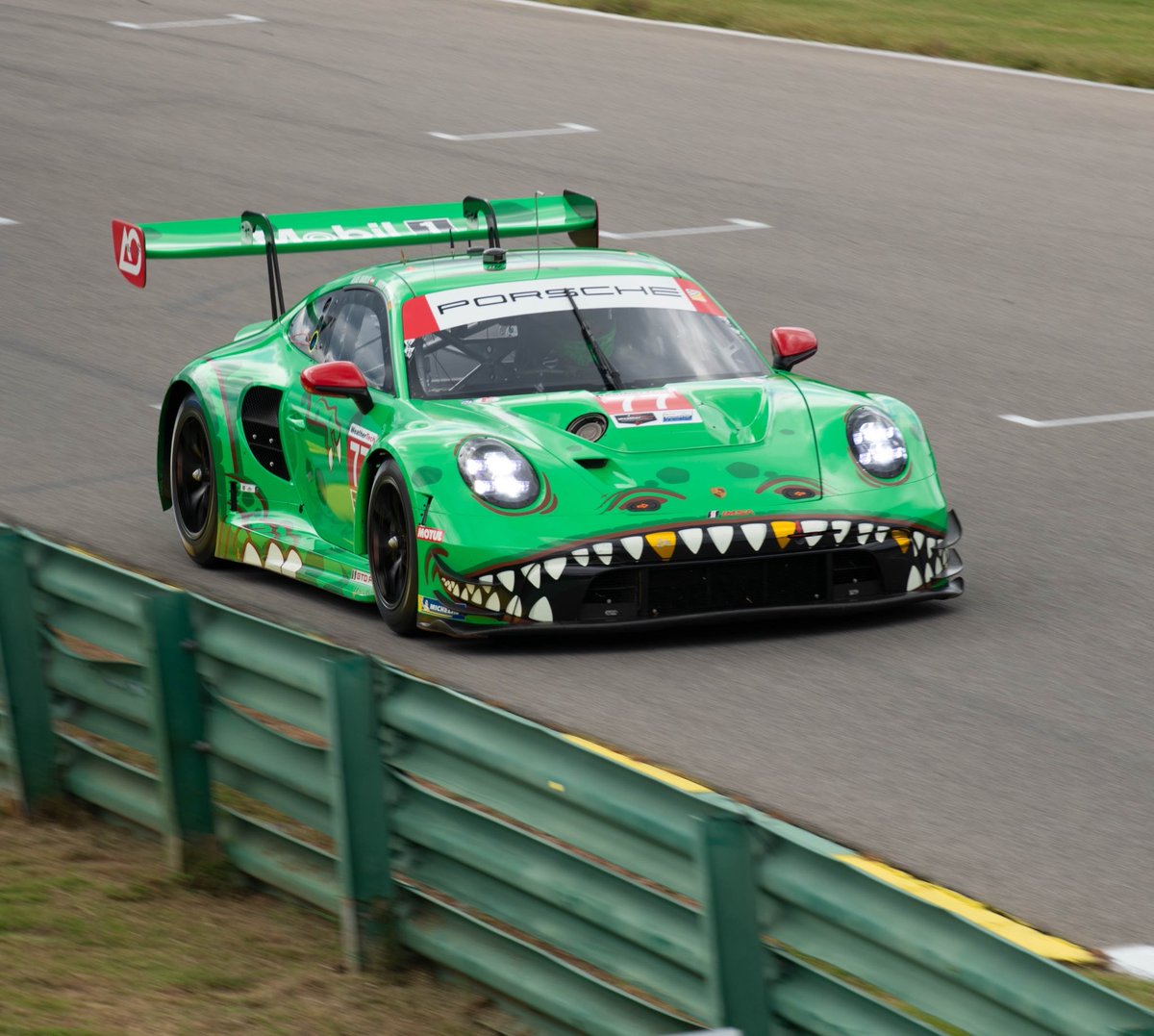 VIRNow's tweet image. One the 12th and final day of VIRmas, VIR gave to me, a chance to win 4 tickets to the IMSA Michelin GT Challenge on August 21-23! #12DaysofVIRmas

How to enter:
1. RT &amp;amp; Like this post
2. Follow VIR

@IMSA | @MichelinUSA