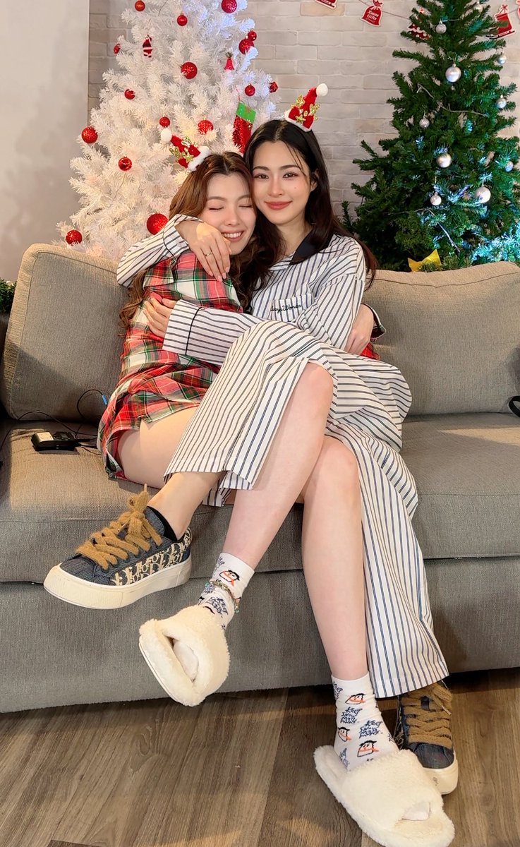 nongplaaaaa's tweet image. กรี๊ดดดดดดด รูปชัด ๆ มาแล้วแก น้องรุ่งสางเสิร์ฟ ดาราแรงมากกก พี่ พรบ กางอาณาเขตแรงมากก