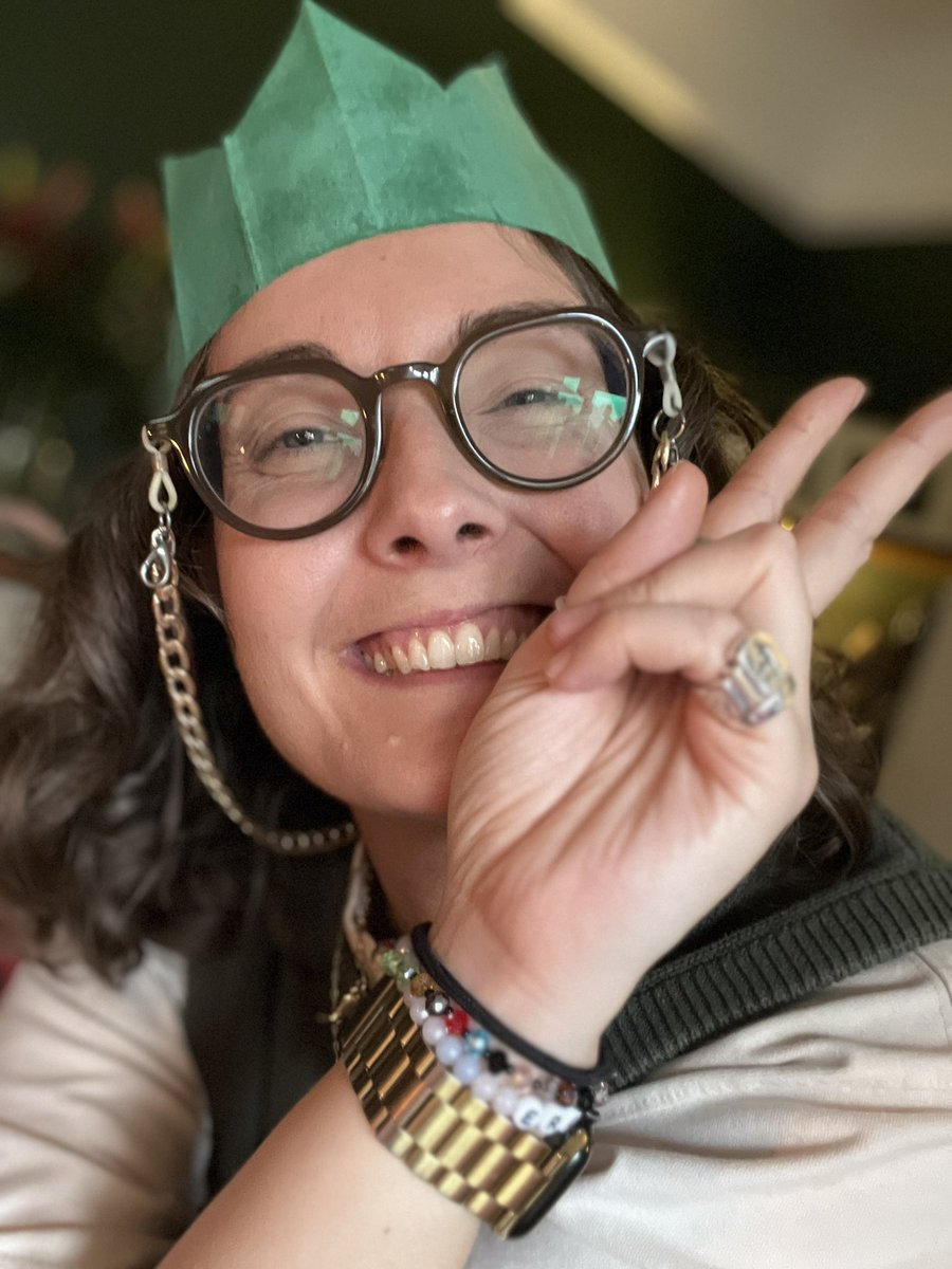 EnglishSimmer's tweet image. merry christmas gang!!!!!