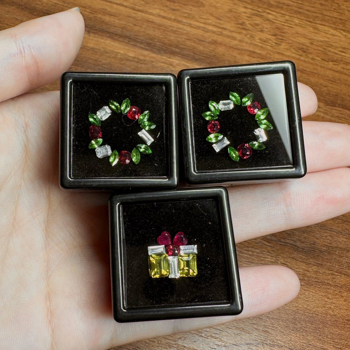 Star_piece0114's tweet image. [✨RT&amp;amp;FOLLOW EVENT✨]

˚₊*̥ ✶⋆ MERRY🎄CHRISTMAS‧˚✶₊*̥ ⋆

모두가 행복한 크리스마스가 되었길 바라는 마음으로 늦은 크리스마스 선물을 준비했습니다😘
개당 약 10만원 가량의 세트 입니다❤️

이 게시글을 RT해주신 팔로워 분들 중 3분께 랜덤으로 보내드려요‼️

크리스마스를 연상시키는…