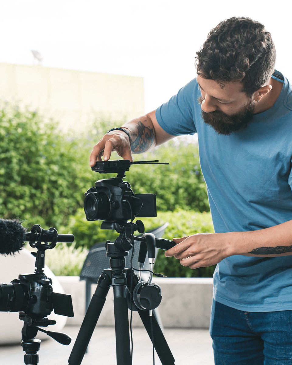 StudentFilmMag's tweet photo. Essential gear for beginner filmmakers on a budget: camera (smartphones work), tripod, external mic, basic lighting. Start here, practice your craft, grow your kit. Your story matters more than the gear. https://t.co/vpEsQQGOuV
