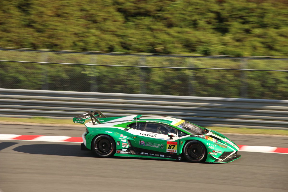F_Racing29's tweet photo. クリスマスっぽい色？
 #スーパーGT  #SUPERGT https://t.co/zG5qd95moT