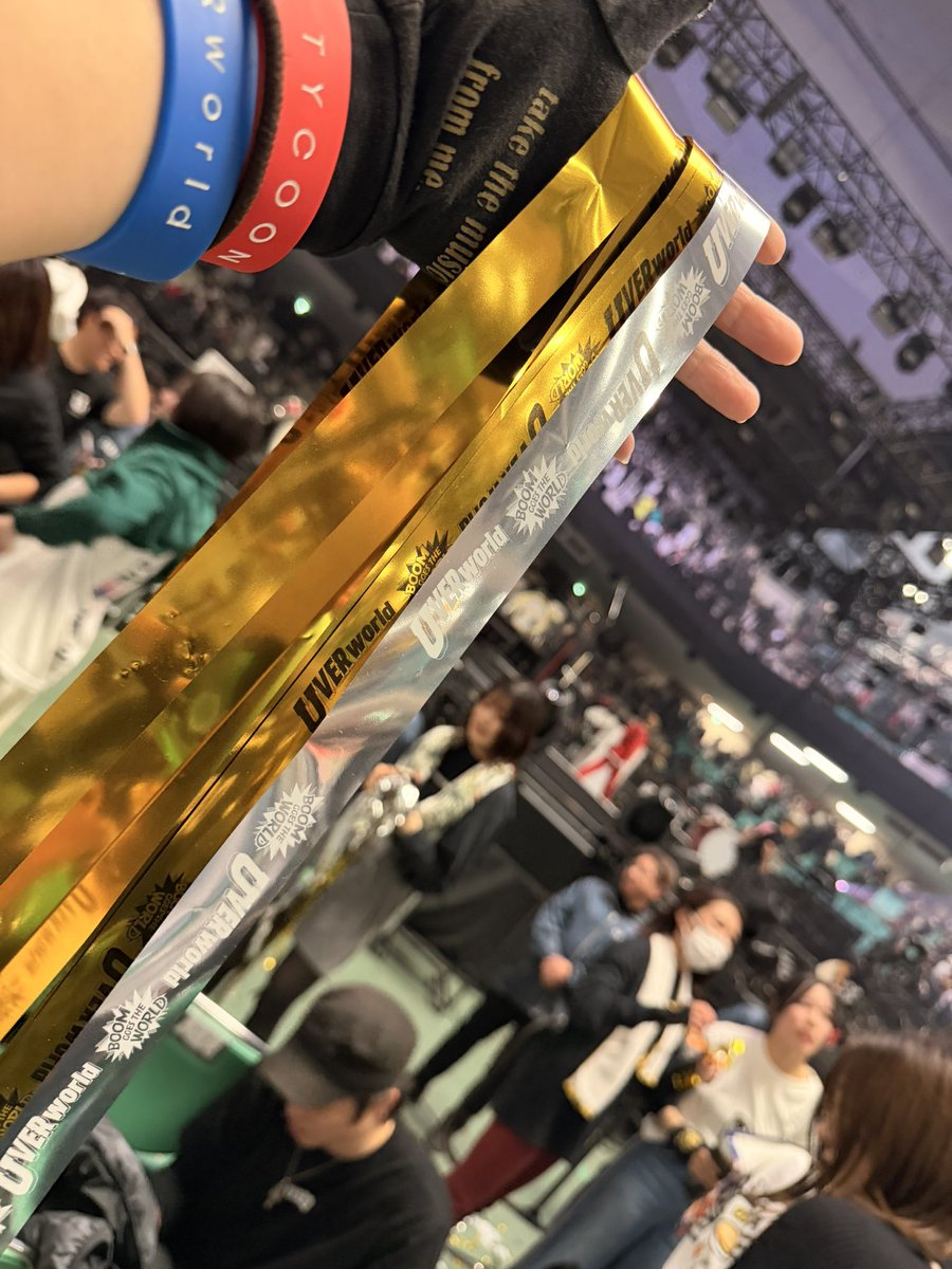 銀テ来たからたくさん貰わず いる分？？だけ取ったけど 終演後銀テ取り