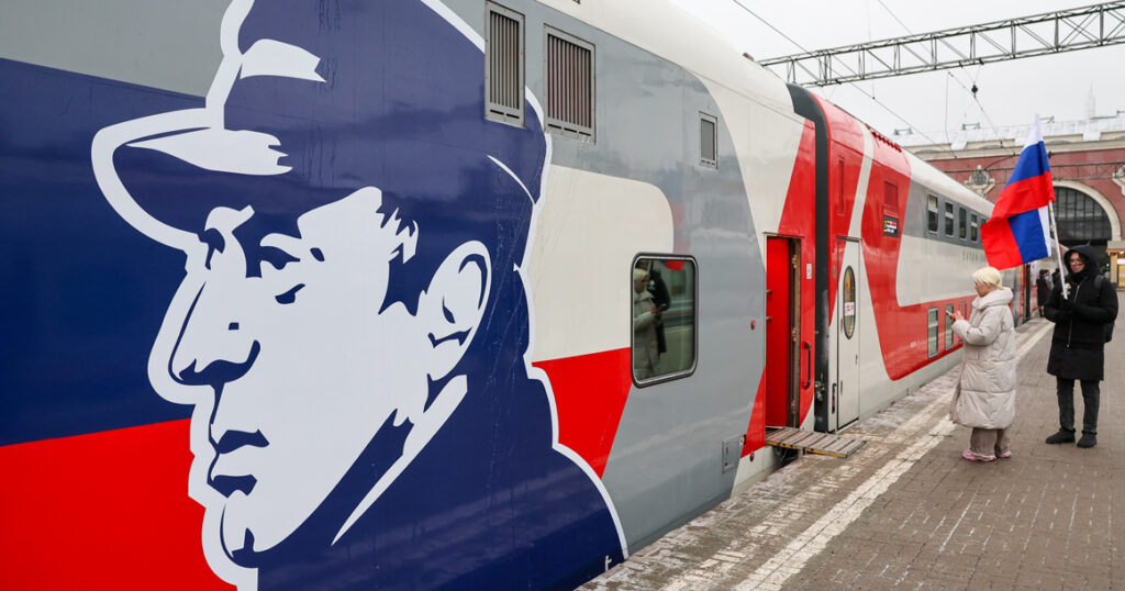 По маршруту "Москва-Адлер" запустили поезд с изображением Жирика. Председатель ЛДПР Слуцкий (любитель пощупать журналисток) заявил, что партия также добивается запуска именного поезда в метро. Клоун давно помер, а клоунада продолжается