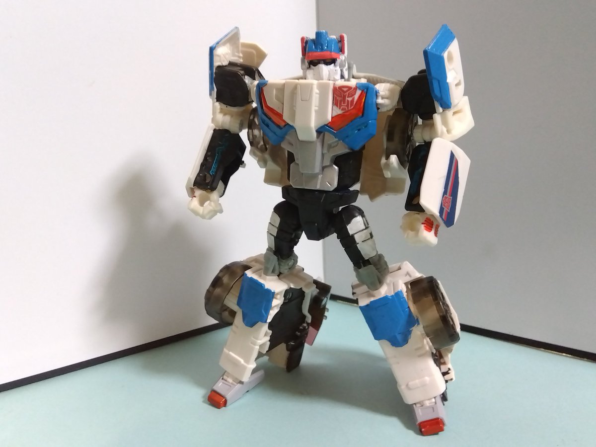 ジャンク品で頭無しのトランステクターがあったのでトリガーハッピーの