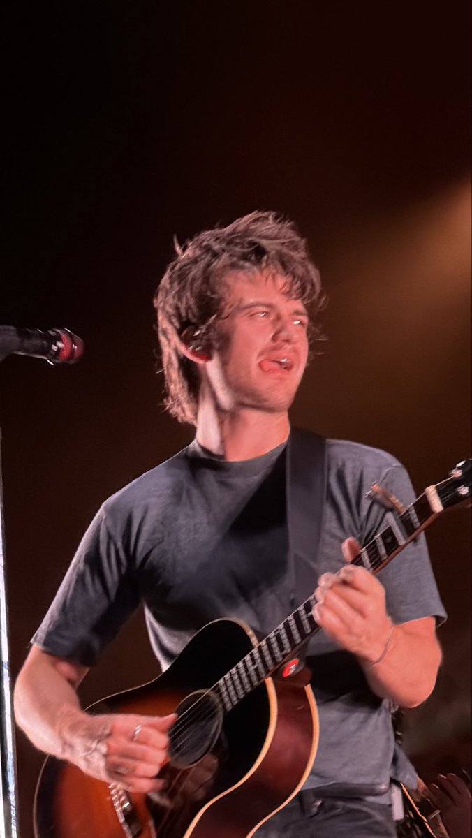 BlossomGhosti's tweet image. all i want for christmas….