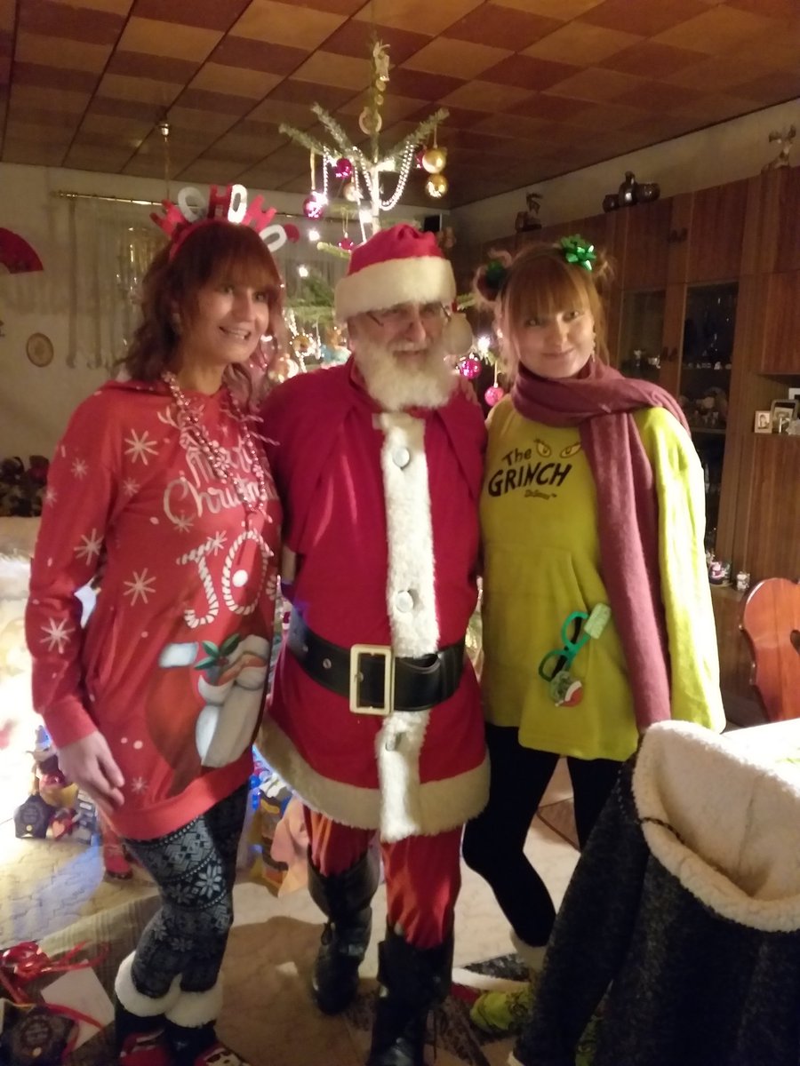 VIP_Britta's tweet photo. 🎄 Merry Grinchmas 🎄 
Meine Lieben ❤, aus gesundheitlichen Grűnden wird hier dieses Jahr leider kein Weihnachten gefeiert 🙏⭐🌠🥺! Trotzdem mőchte ich euch noch besinnliche und bezaubernde Feiertage im Kreise der Lieben wűnschen 🎅🎄👨‍👩‍👧‍👧🍗✨❤! Aber es gibt 2 Fotos aus 2024 😌! https://t.co/VX7FwtvQNO