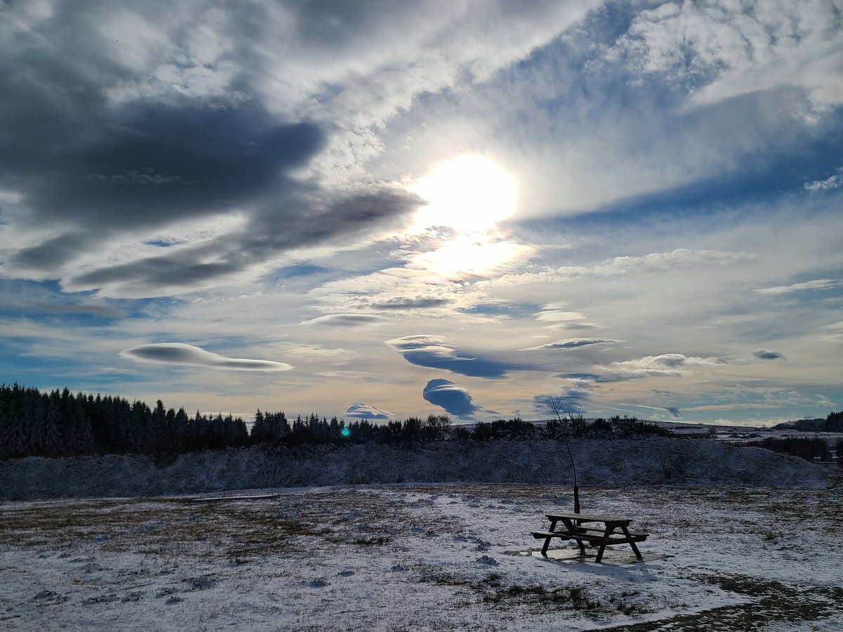 PierreSancy's tweet photo. #meteo à Super-Besse à 15h
Le Jeudi 25 Décembre 2025 🎅🎄
1°C avec un ciel dégagé ! ⛄️

JOYEUX NOËL À TOUS

@MeteoSancy @otsancy https://t.co/xgUmDlGyTM