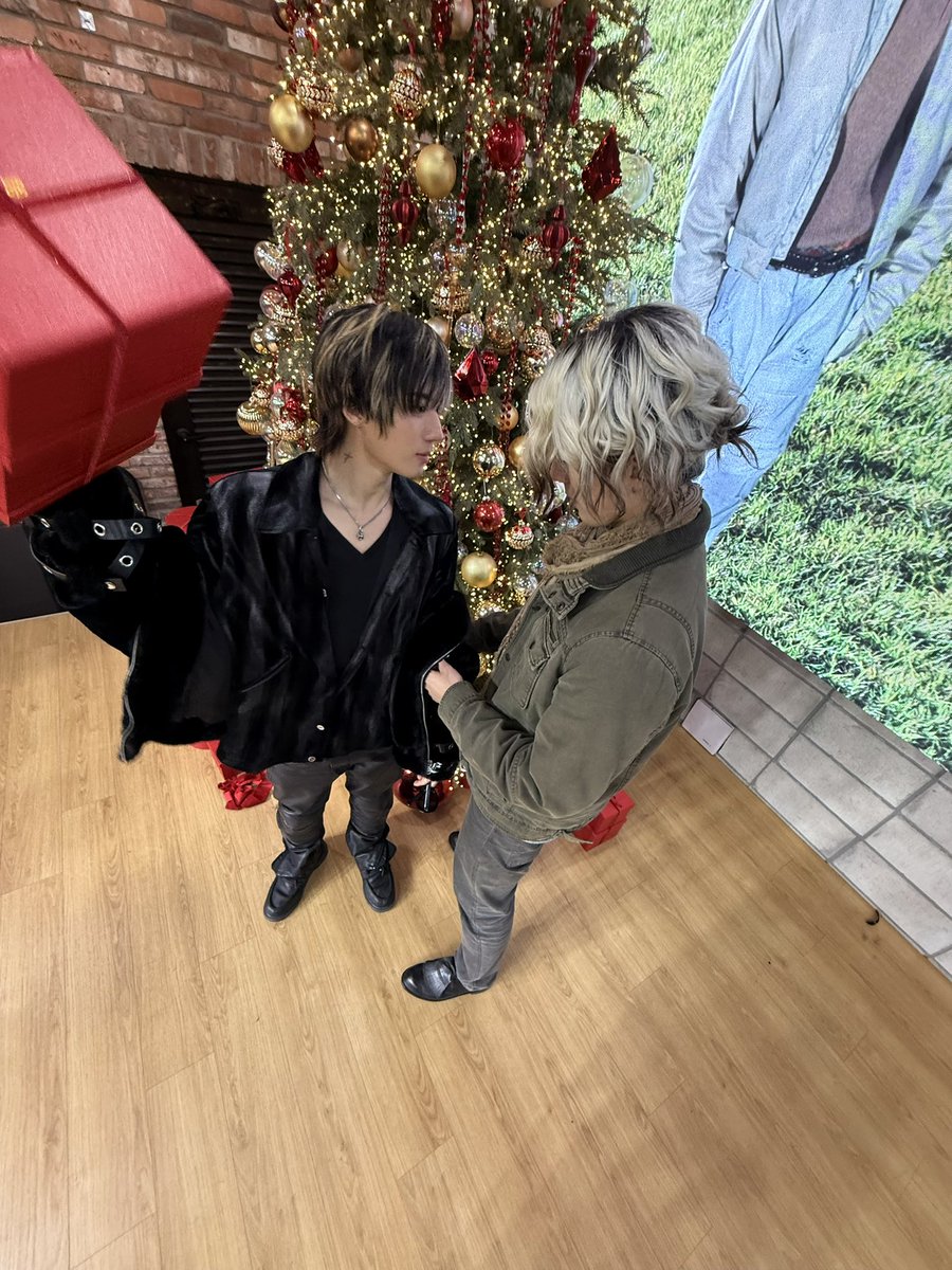 [#건우] Merry Christmas you filthy animal 

#JUSTB #GEONU #SANGWOO