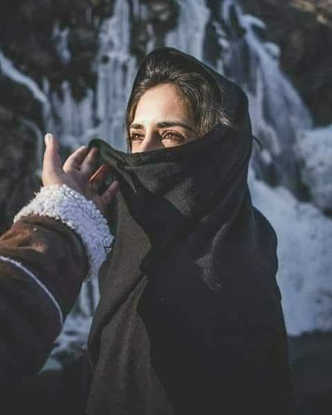 उस से मिलना उस को छूना और मर जाना वहीं
इतना छोटा सा विसाल-ए-यार भी हासिल नहीं

~ फ़रहत एहसास
#जन्मदिन
<a href="/farhat_ehsas/">Farhat Ehsas (official account)</a>