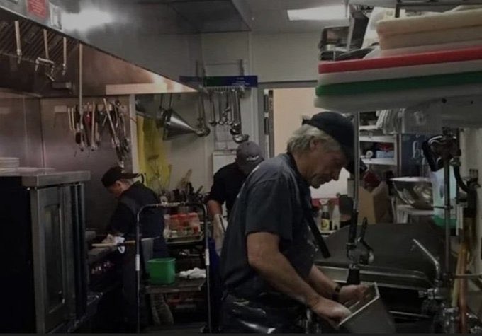 DisavowTrump20's tweet image. Jon Bon Jovi washing dishes at his restaurant that serves homeless Americans.

While Donald Trump celebrates Christmas at Mar-a-Lago on the taxpayer dime, real leaders are stepping up across the country to help and heal our nation.

Merry Christmas 🎄
