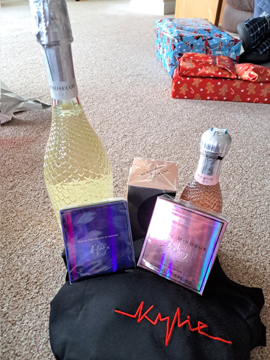 katetaylor380's tweet photo. Nice Kylie Christmas! @kylieminogue @kyliewines https://t.co/enhIZPr5wE