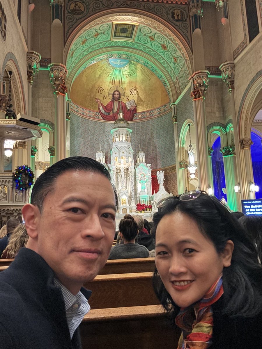 tomlembong's tweet image. Di tengah banyak kesulitan, kekecewaan dan kepedihan, saya doakan teman-teman, Ibu-Bapak semuanya masih dapat merasakan cahaya, harapan dan suka cita… Sekalipun campur dengan duka dan frustrasi… Tentunya saat ini, khususnya korban bencana di Sumatra dalam doa kita… Kepada…