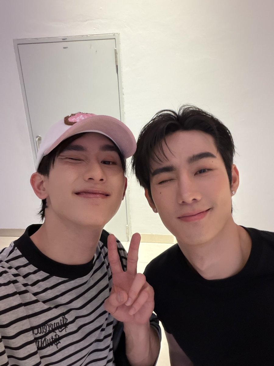 Merry Christmas  @fforcejs  

"FORCEBOOK XMAS X SAMSUNG"

 #SamsungPowerMallXForceBook https://t....