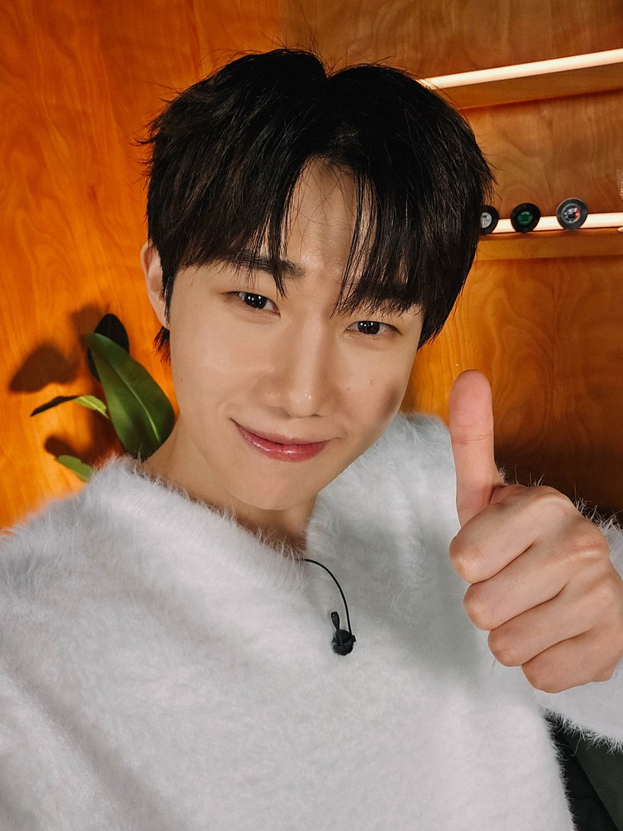 [📸] 

2025.12.25 
@인피니트 크리스마스 라이브 방송
　
한파에도 불구하고 시민 여러분 마음이 따뜻해진 이유💕
라방에 나타난 포근규🐹💭가 추위를 물리쳐버렸기 때문이에요(ෆ`ᵕ´ෆ) 

#김성규 #KIMSUNGKYU
#메리크리스마스 #MerryChristmas