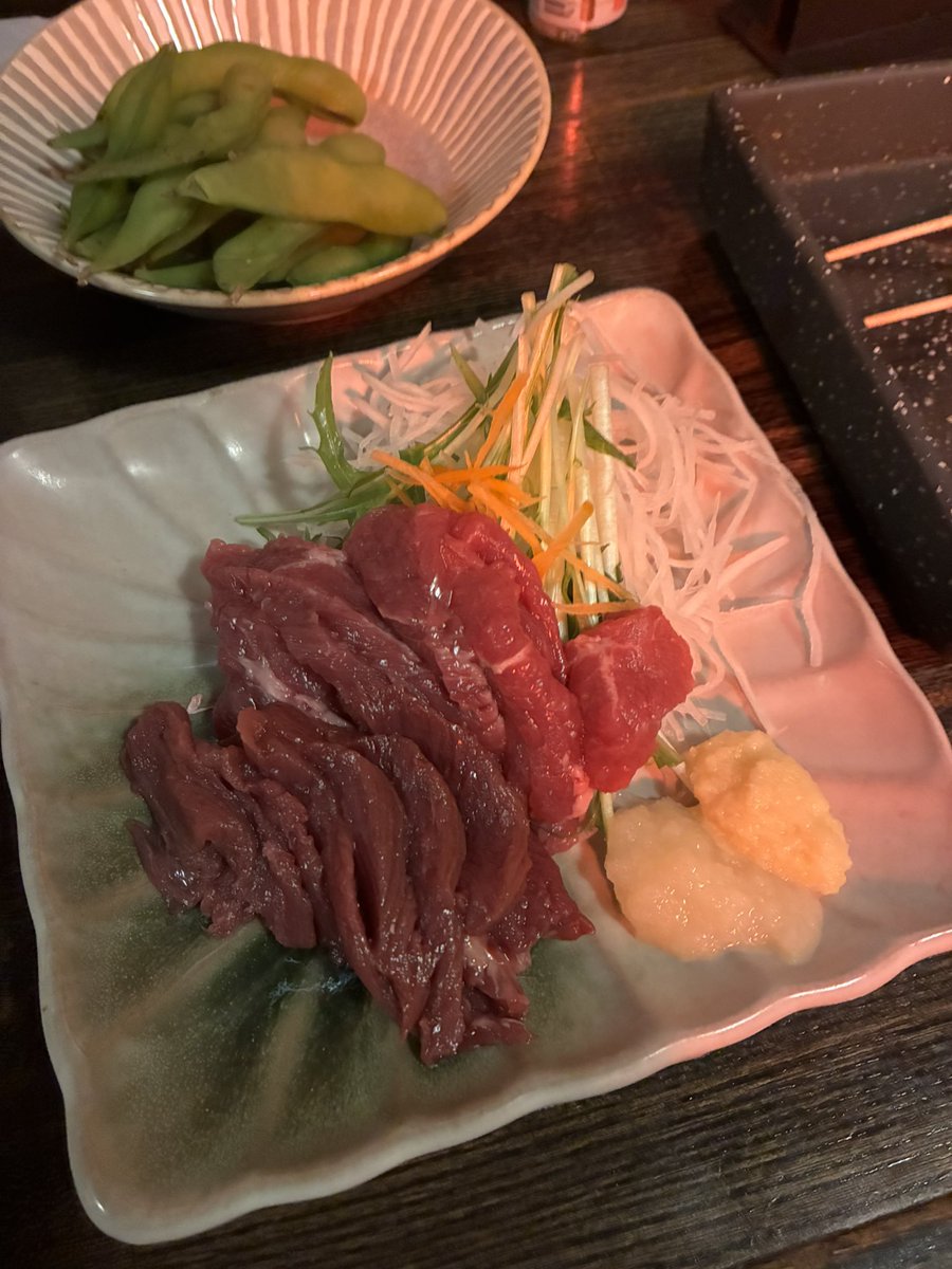 馬刺しが1種類190円って安い。 これは2種類盛り。