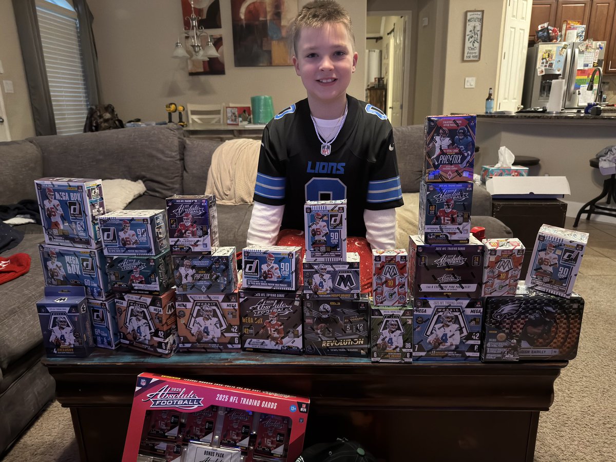 Merry Christmas to those who observe! The kid is going to have a DAY today! 🎅🏻 This haul was made possible by Mom and Dad buying a box every couple of weeks and stashing them away 😂  <a href="/CardPurchaser/">Card Purchaser</a>