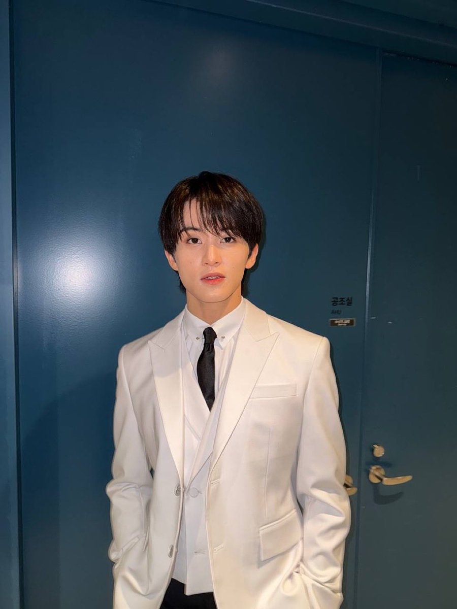 onyourm__ark ig post 

“merry christmas❤️”