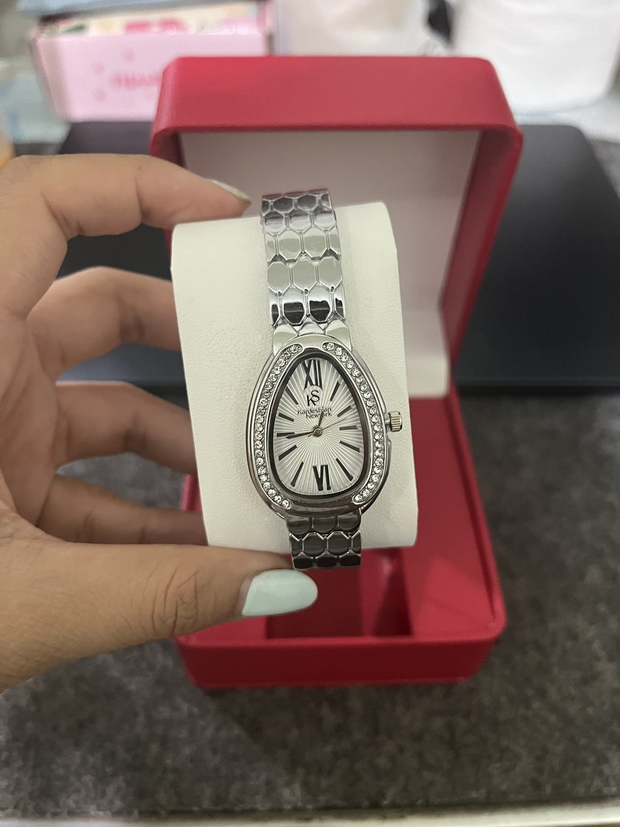 jackiebrown339's tweet photo. นาฬิกา ks kardeshian newyork 

- มือ1  450 บาท 📍ส่งฟรี💗

(ไม่แอดไลน์นะคะ) https://t.co/EKuffNCUuA