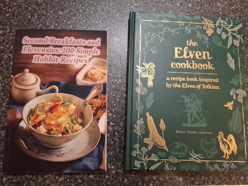 SmallholdingH's tweet photo. @prancingponypod 🎄Nadolig Llawen! 🏴󠁧󠁢󠁷󠁬󠁳󠁿

Just opened presents before I start preparing the Cnas dinner, and got these two presents from my non-Tolkien wife. https://t.co/kIlFIQTMWR