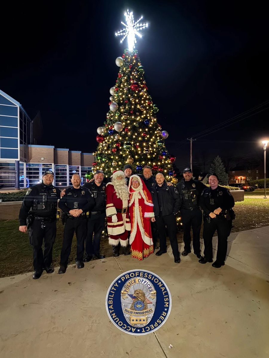 PoliceShaler's tweet image. Shaler Township Police Department wishes everyone a Merry Christmas! Have a safe and joyous holiday season.