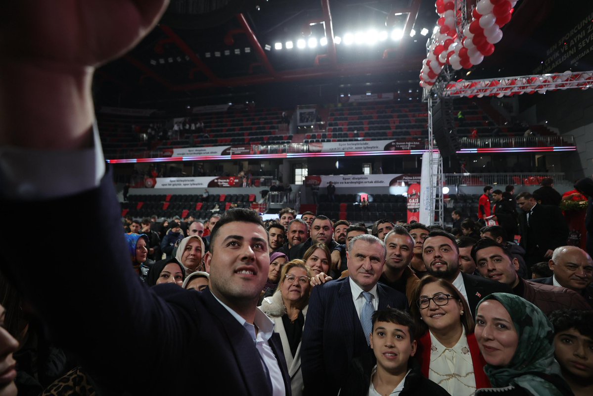 📌Kurtuluşunun 104. yılında namını fedakarlığından ve cesaretinden alan Gaziantep'teyiz.

Gaziantep’imize değer katacak Kamil Ocak Spor Salonu ve 4. Gazi Oyunları’nın açılışını gerçekleştirdik.💫

Binlerce genç yeteneğin yetişmesine imkân sağlayacak, uluslararası organizasyonlara
