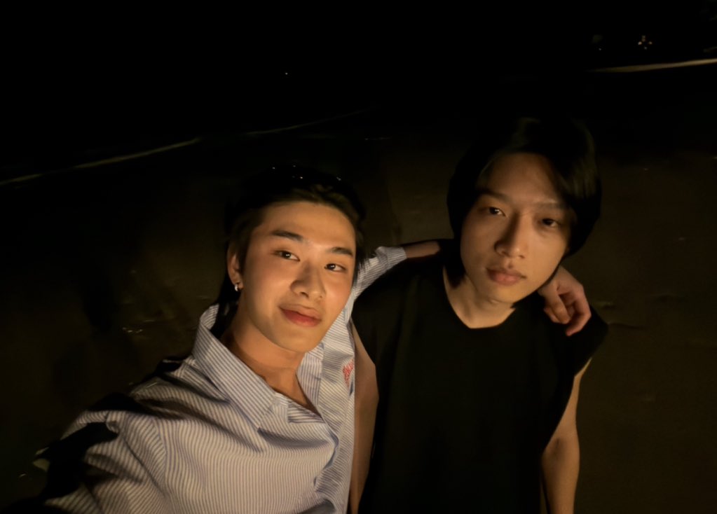 lulooyayaa's tweet photo. หล่อว่ะ แต่มากับแฟน https://t.co/q2eEYv3CHC