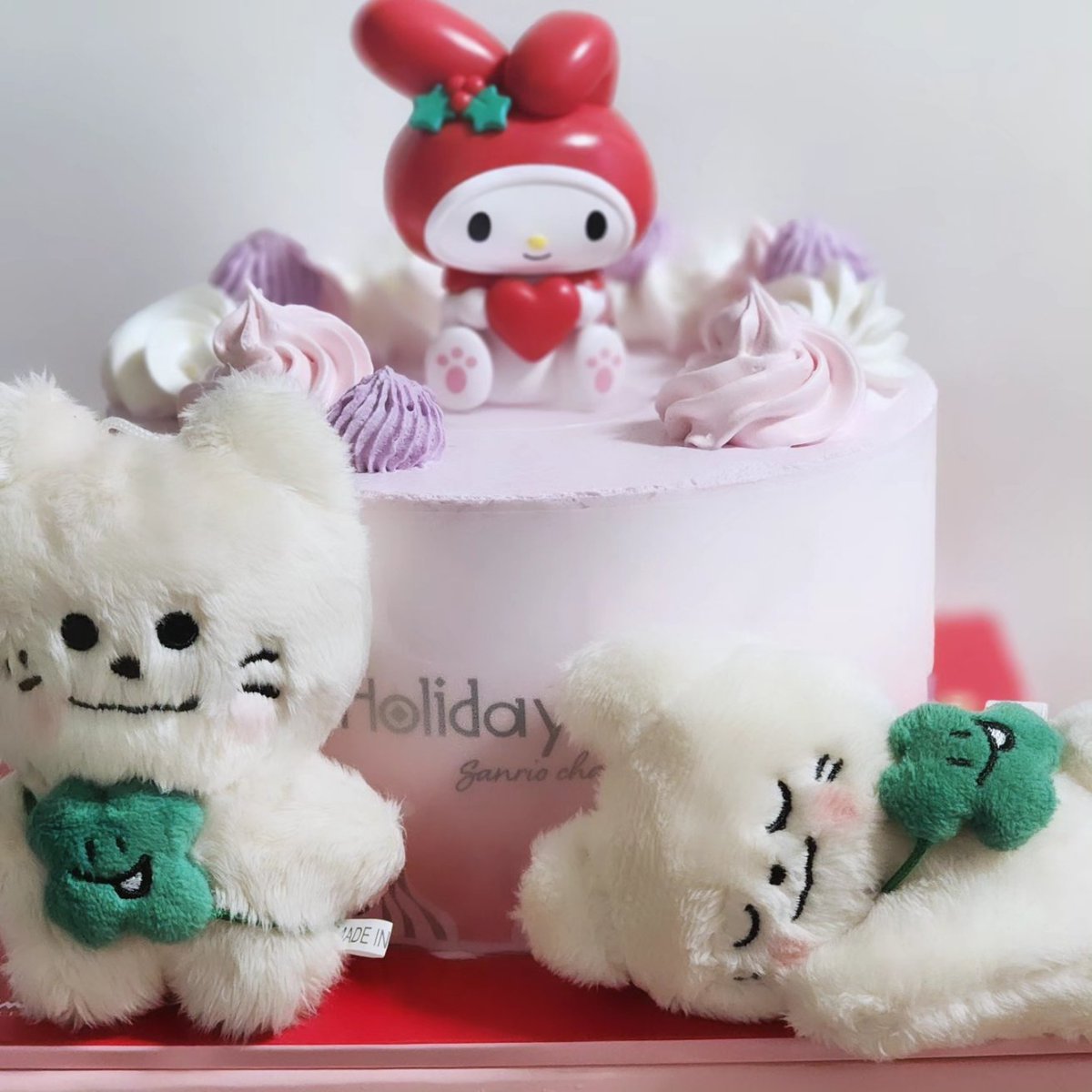 너희들듀 메크🎄💚 간만에 너희들 사진 찍규 참 좋은 시간이었어😆 스릉해 울아가들💕💕 메리크리스마스🎄💚 #모짜빈 #눕짜빈 #문네모 #짱네모 #문빈인형 #문빈 #MOONBIN #아스트로 #ASTRO #이쁘니들 <a href="/mozzabinnie/">모짜빈</a> <a href="/luckymnemo/">문네모🍀</a>