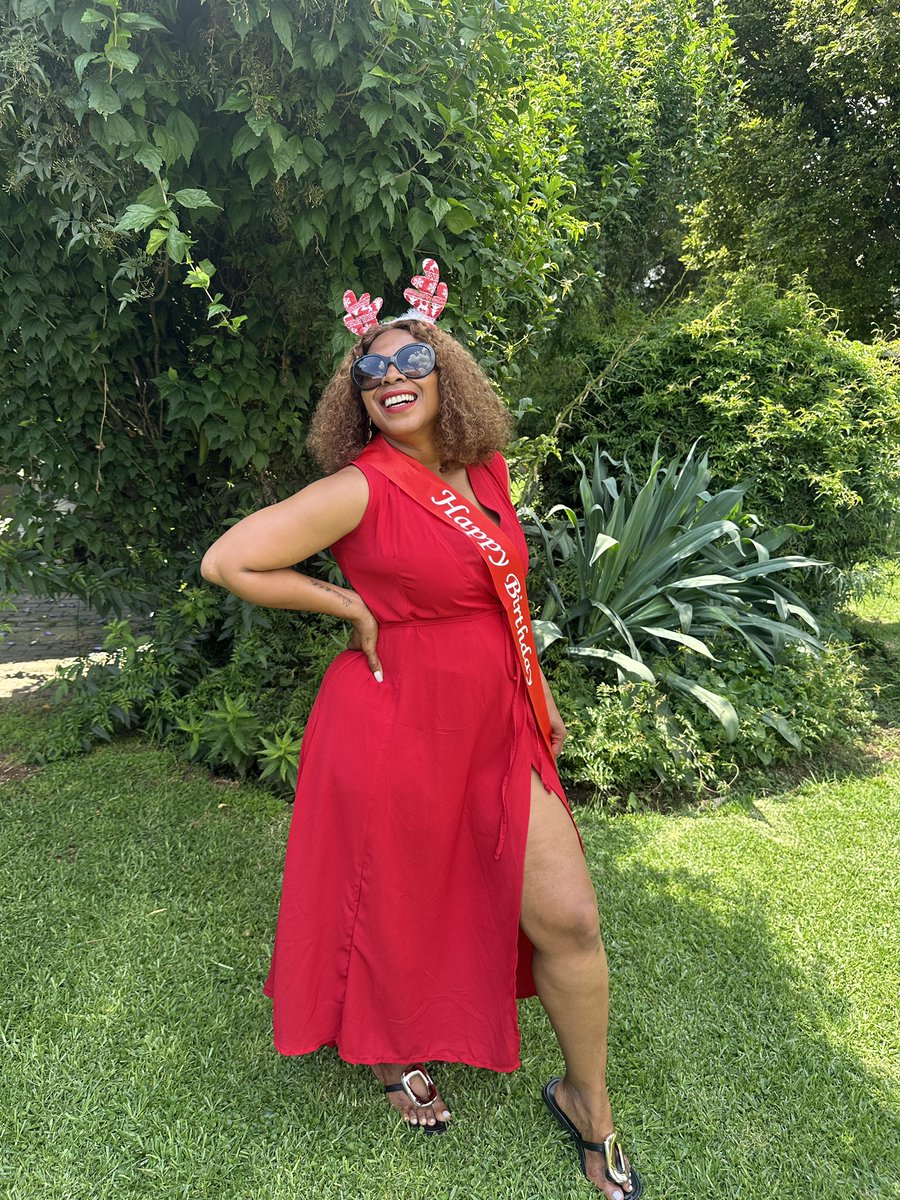 Just in case you're wondering vat gaan an... it's my birthday ya"ll ....  forget the other guy focus on me atleast l'm here❤️‍🔥