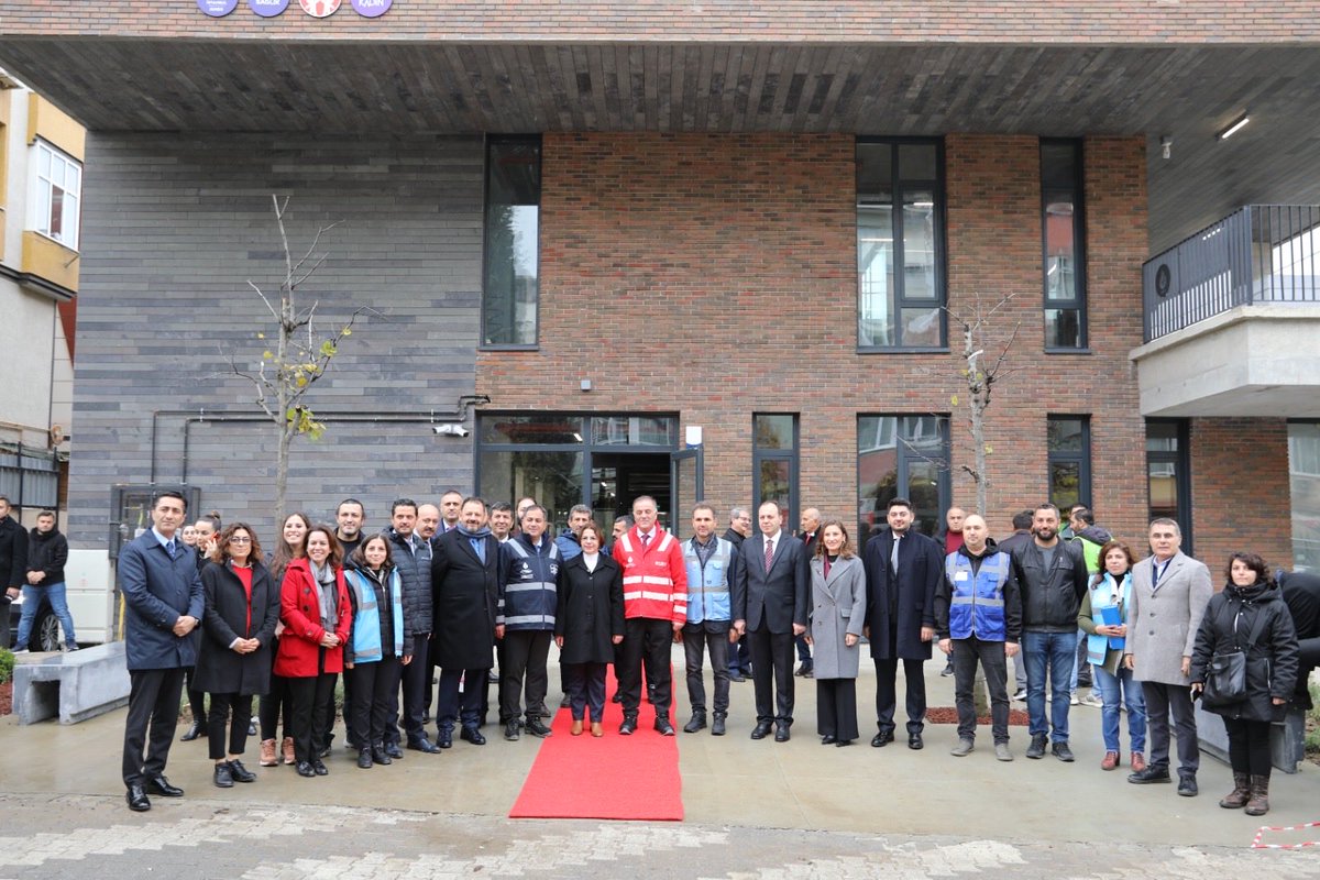 Maltepe Çınar Mahallesi Sosyal Merkez Projemizde sona yaklaştık. 
Yakında açılışını yapacağımız projede, Alzheimer Gündüz Yaşam Evi, Yuvamız İstanbul, İBB Kadın ve Enstitü İstanbul İSMEK birimleri ile kapalı otopark yer alıyor.

Çevre düzenlemesi ve iç mekân imalatları devam eden
