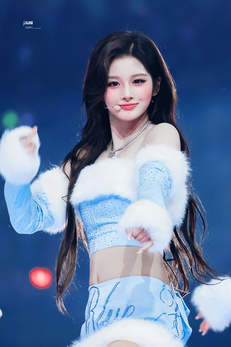 hjxx1111's tweet photo. 251225 SBS

｡ﾟ⁎·❄️𝕀𝕥 𝕤𝕟𝕠𝕨𝕤 *˚̩͙·❅ . 𓈒☃︎⊹꙳ 

#설윤 #SULLYOON #NMIXX #엔믹스 https://t.co/vJhpS0WerE