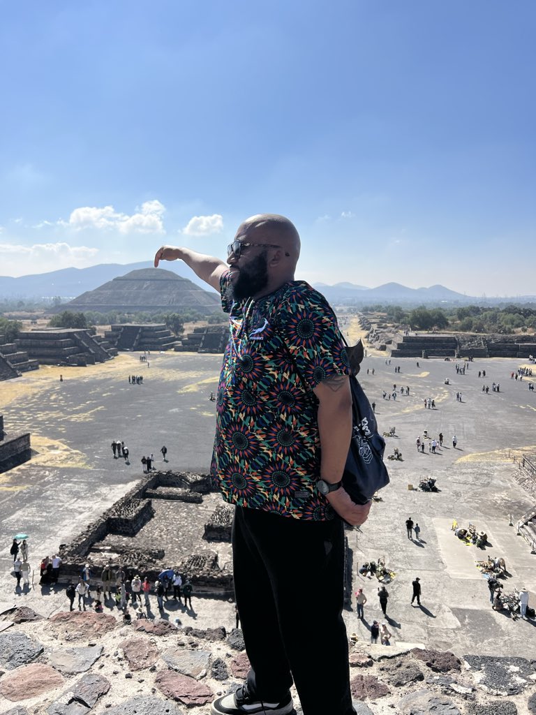 malusijames's tweet photo. At the Pyramids of the Sun and Moon https://t.co/k3wUHy8tmd