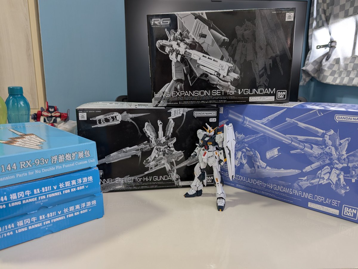 BlandLife's tweet photo. Completed the RG Nu after 9 days on Christmas!
Minus the stickers lol
A nice build experience, feeling and seeing the mechanics and details as you build.
Now to keep the builders spirit going to finish up its option parts!

#gunpla #gundam #ガンダム https://t.co/4LPNTTjVzz
