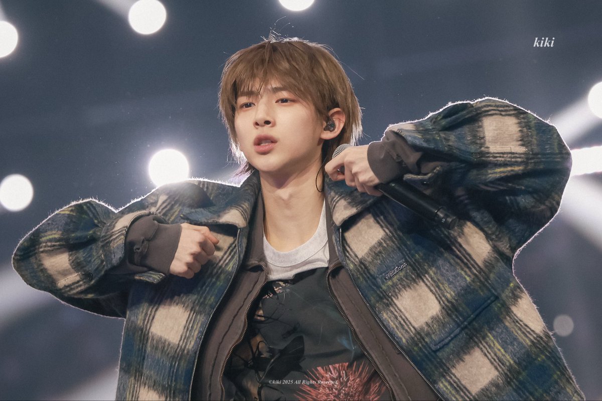 lil_juhoon's tweet photo. 251225 가요대전 GO!GO!GO!

#코르티스 #주훈 #CORTIS #JUHOON https://t.co/rdRAM3ZAZA