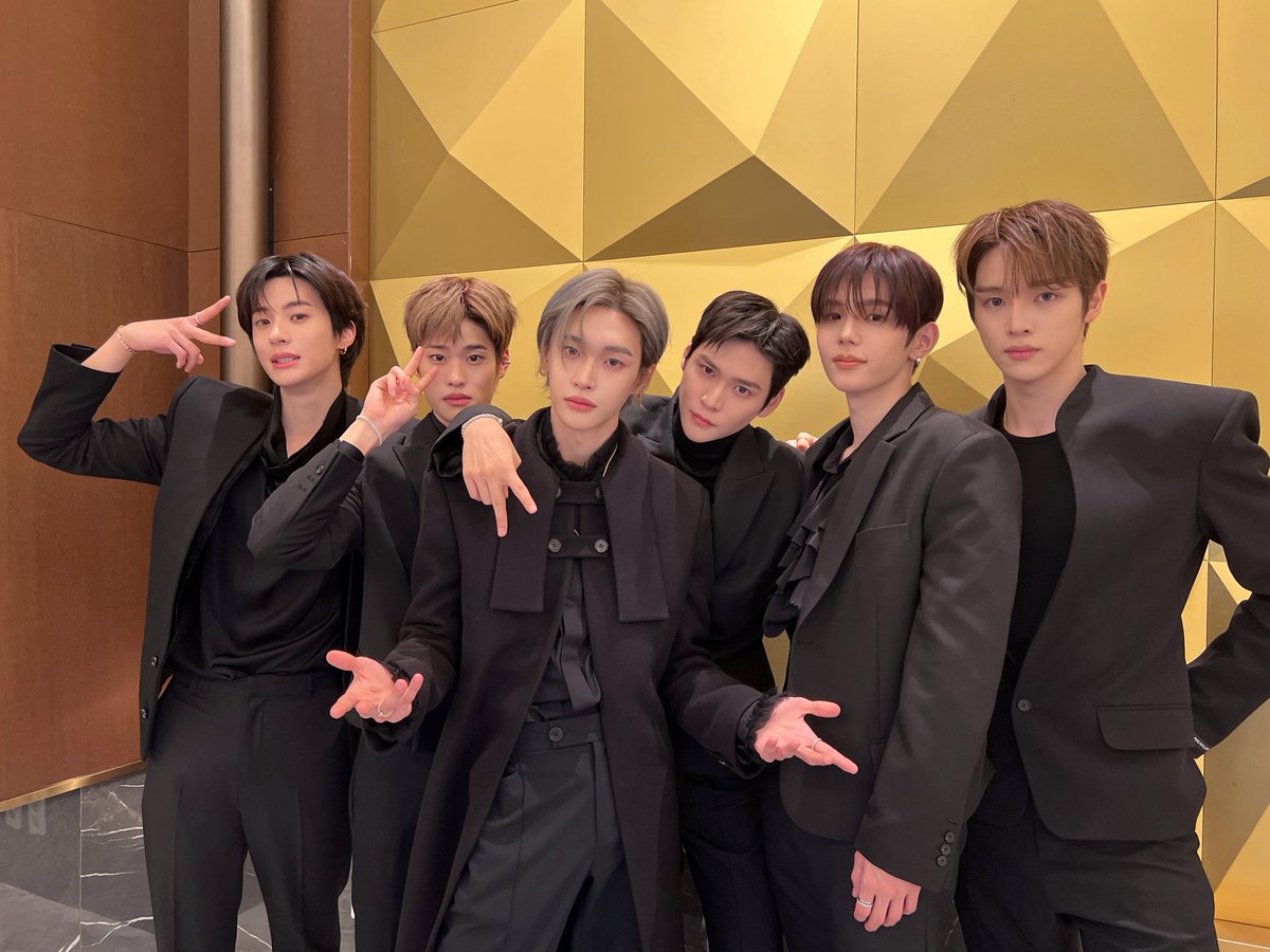 Merry Christmas๐งก๐
#RIIZE #๋ผ์ด์ฆ
#RISEandREALIZE
#2025SBS๊ฐ์๋์ #๊ฐ์๋์ https://t.co/E0taTMSrYH