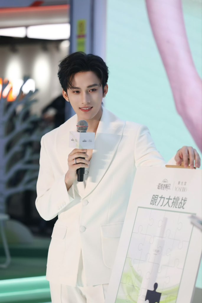 globalDESIRE4_'s tweet image. Desire偷硬盘小分队 UPDATE
weibo.com/7970340627/524…

Merry Christmas ! ! !

#江衡 #OceanJiang #JiangHeng #Desire4