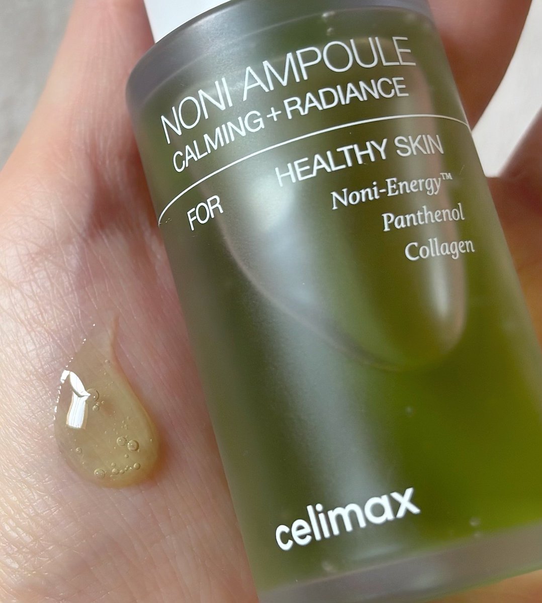 PangLReview's tweet image. อมก.!!! ไม่คิดว่าจะใช้ดีขนาดนี้ ทั้งที่เนื้อแอมพูลบางเบา แต่ให้ผิวที่ชุ่มชื่นแบบมากกกกอ่ะ และยังช่วยปลอบประโลม เสริมเกราะป้องกันผิวให้แข็งแรงด้วย แพคเกจเดิมเค้าเป็นแบบ dropper แต่อันนี้เปลี่ยนเป็นหัวปั๊ม ซึ่งใช้ง่ายกว่าเดิม แป้งลองใช้ก่อนแต่งหน้า รู้สึกว่างานผิวลงง่ายขึ้น…