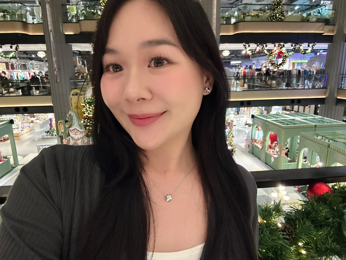 looookmai's tweet image. จากคนเคยชอบดูดวง กลายเป็นคนที่เลิกดูดวงไปเลย แต่หันมาเชื่อในเรื่องพลังงานดีๆ แต่ก็ยังมูอยู่นะ เพราะรู้สึกว่าในวันที่เหนื่อย วันที่แย่ เรายังอยากได้ที่พึ่งทางใจ ก็จะเลือกใส่เป็น accessories เครื่องประดับแบรนด์ไทย อย่างที่ใส่ติดตัวล่าสุดเลยคือ lucky clover…